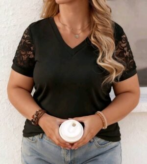 Blusa negra cuello V con encaje 3 XL y 4 XL